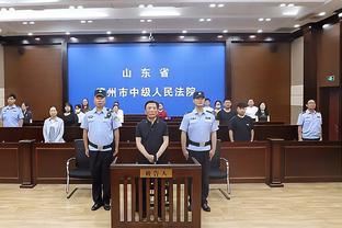 表现如何？马宁半场合集：果断判罚点球，出示2黄